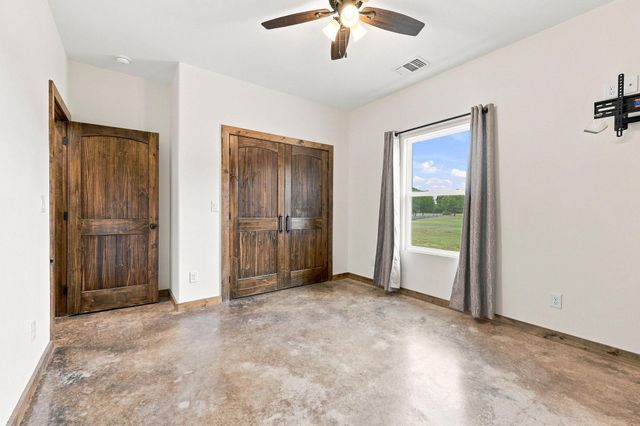 1350 County Road 4040, Ector, TX 75479