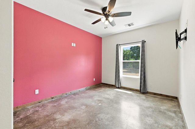 1350 County Road 4040, Ector, TX 75479