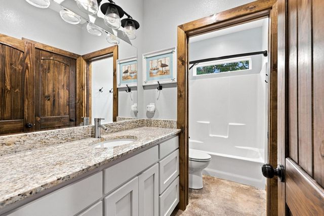 1350 County Road 4040, Ector, TX 75479