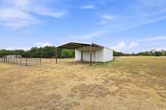 1350 County Road 4040, Ector, TX 75479