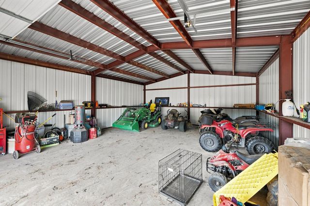 1350 County Road 4040, Ector, TX 75479
