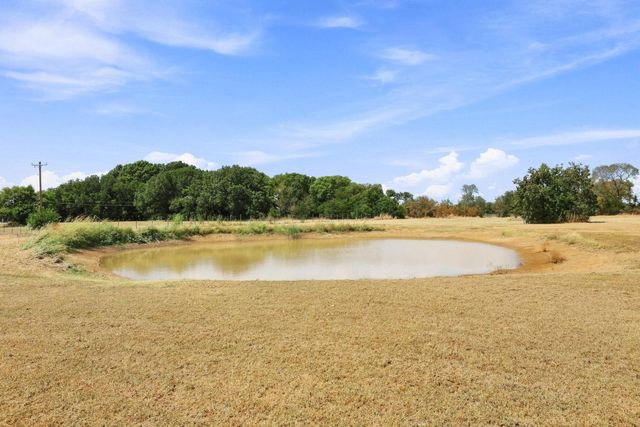 1350 County Road 4040, Ector, TX 75479