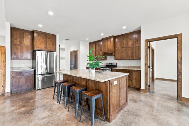 1350 County Road 4040, Ector, TX 75479