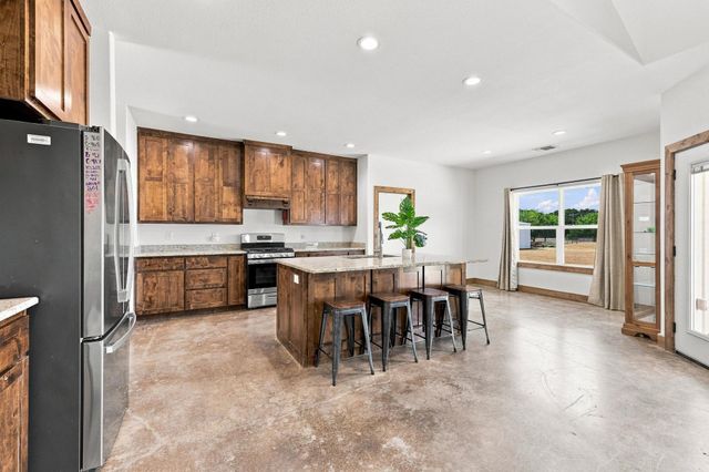 1350 County Road 4040, Ector, TX 75479