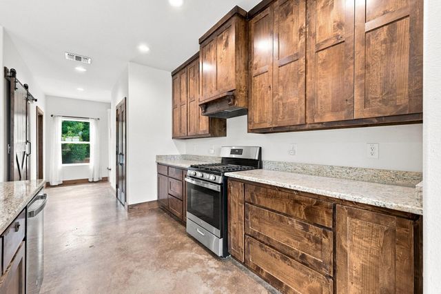 1350 County Road 4040, Ector, TX 75479