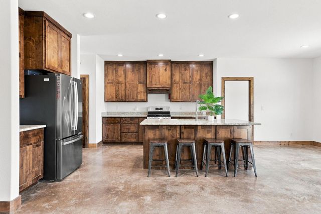 1350 County Road 4040, Ector, TX 75479