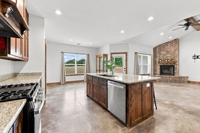 1350 County Road 4040, Ector, TX 75479