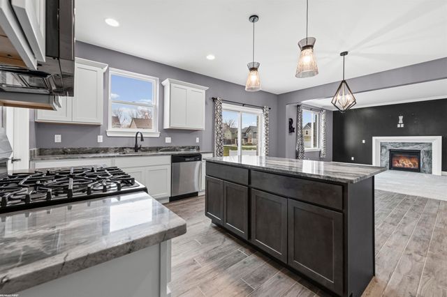 47359 Bayside Circle, Chesterfield Twp, MI 48047