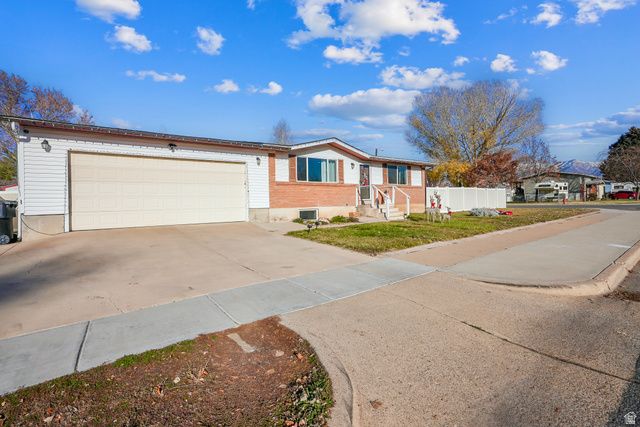 648 W 2200 N, Clinton, UT 84015