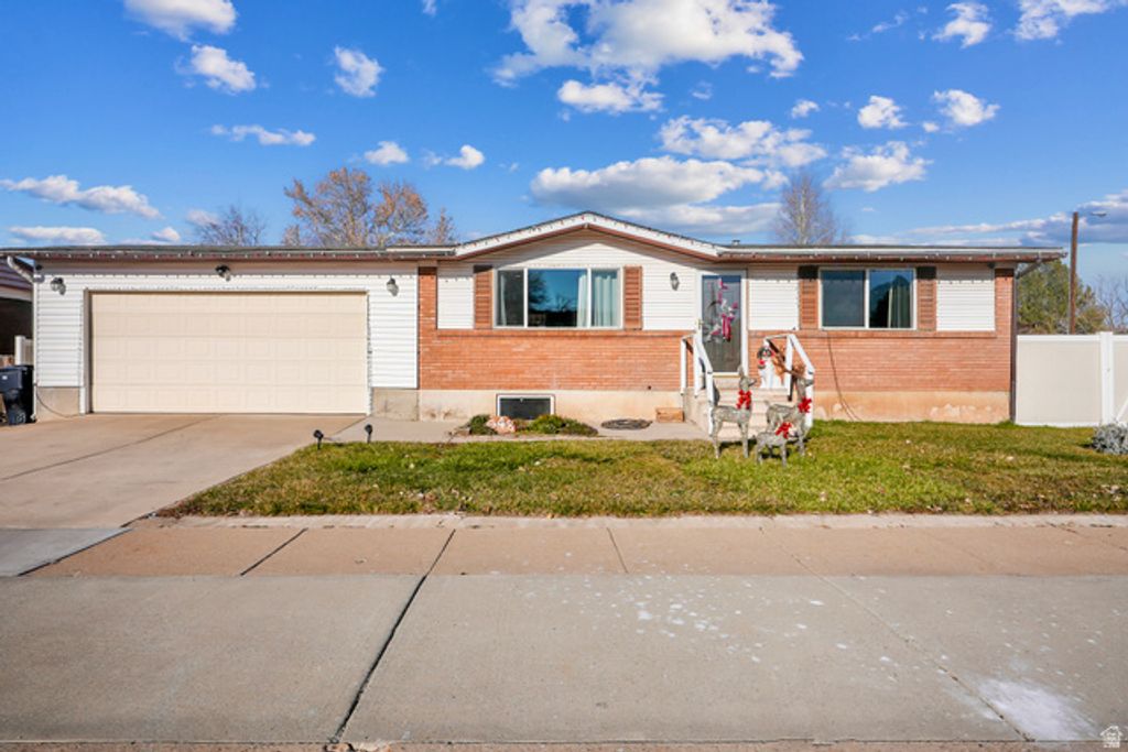648 W 2200 N, Clinton, UT 84015