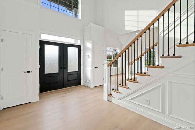 457 Pond Path, East Setauket, NY 11733