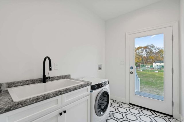 457 Pond Path, East Setauket, NY 11733