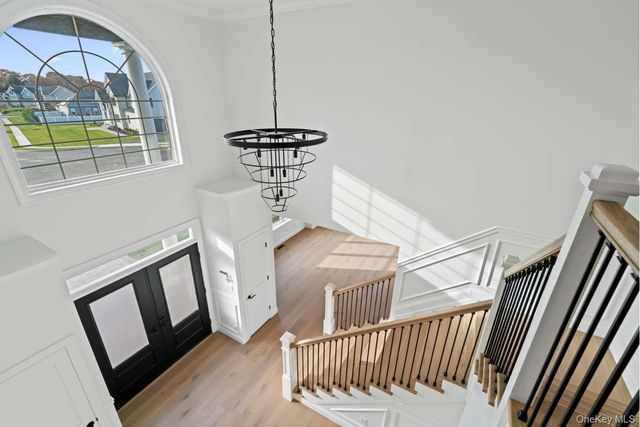 457 Pond Path, East Setauket, NY 11733