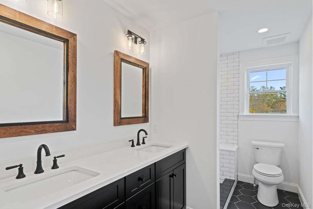 457 Pond Path, East Setauket, NY 11733