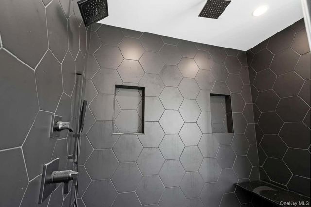 457 Pond Path, East Setauket, NY 11733