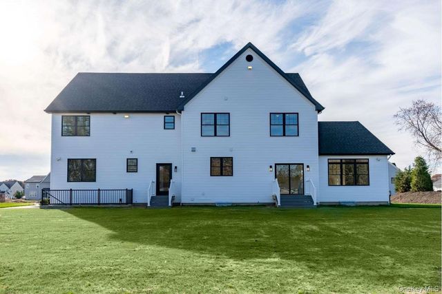 457 Pond Path, East Setauket, NY 11733