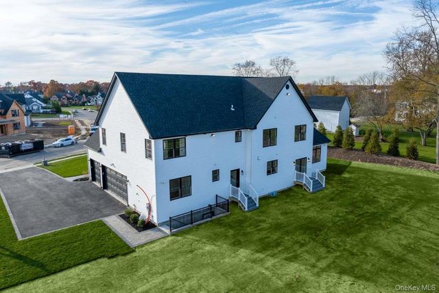 457 Pond Path, East Setauket, NY 11733