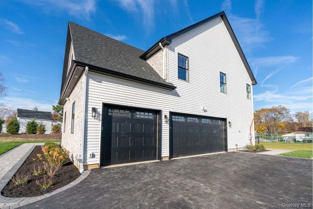 457 Pond Path, East Setauket, NY 11733