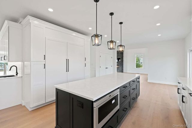 457 Pond Path, East Setauket, NY 11733