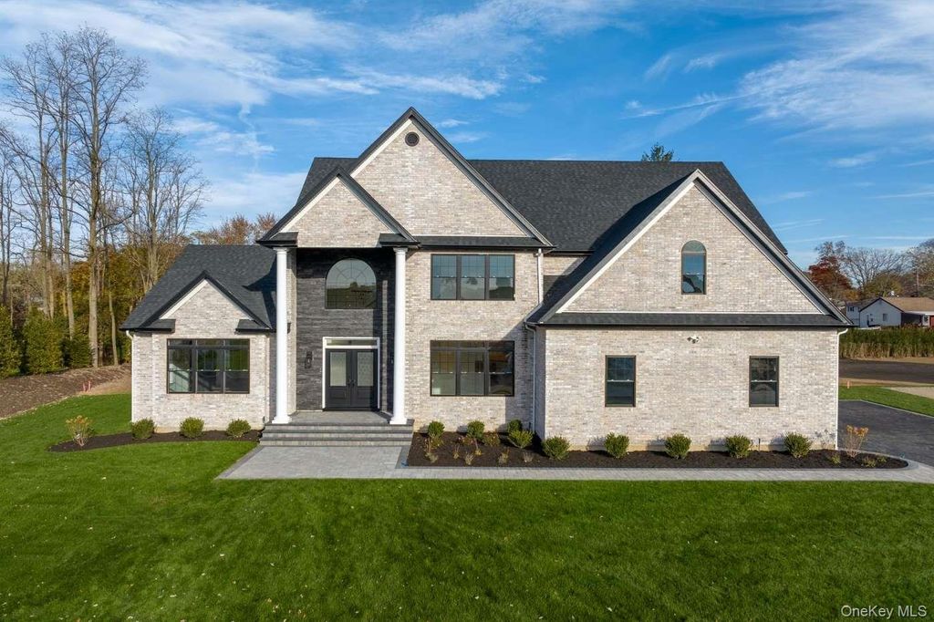 457 Pond Path, East Setauket, NY 11733