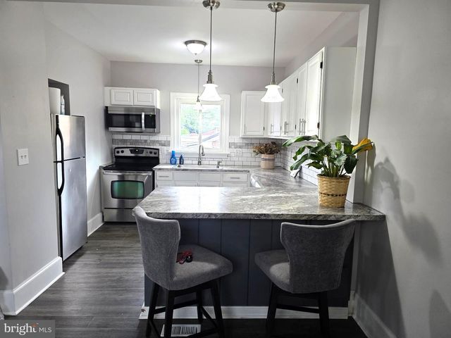 317 GREENAWALT LN, Harrisburg, PA 17110