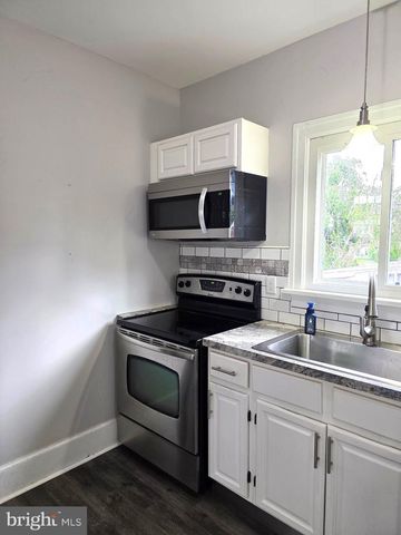 317 GREENAWALT LN, Harrisburg, PA 17110