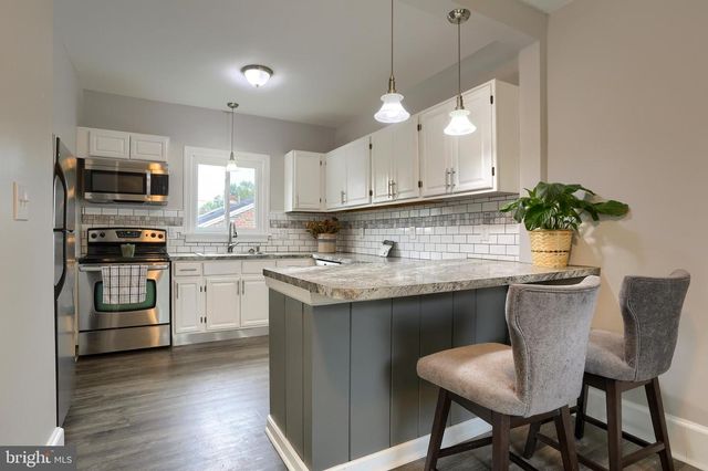 317 GREENAWALT LN, Harrisburg, PA 17110
