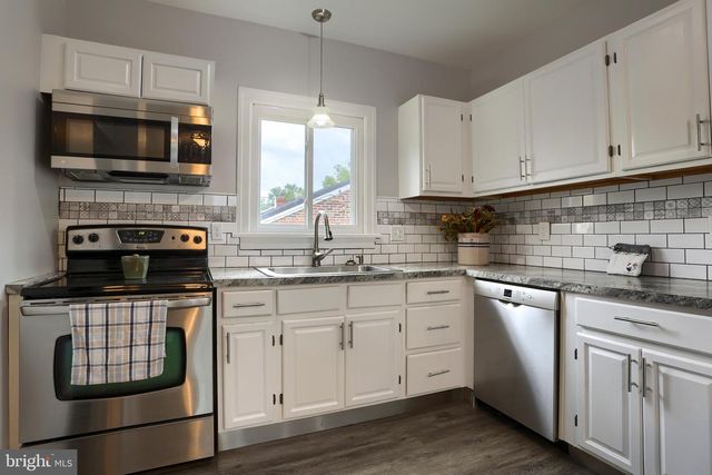 317 GREENAWALT LN, Harrisburg, PA 17110