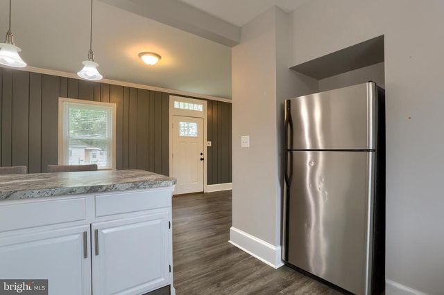 317 GREENAWALT LN, Harrisburg, PA 17110