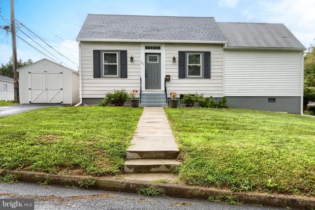317 GREENAWALT LN, Harrisburg, PA 17110