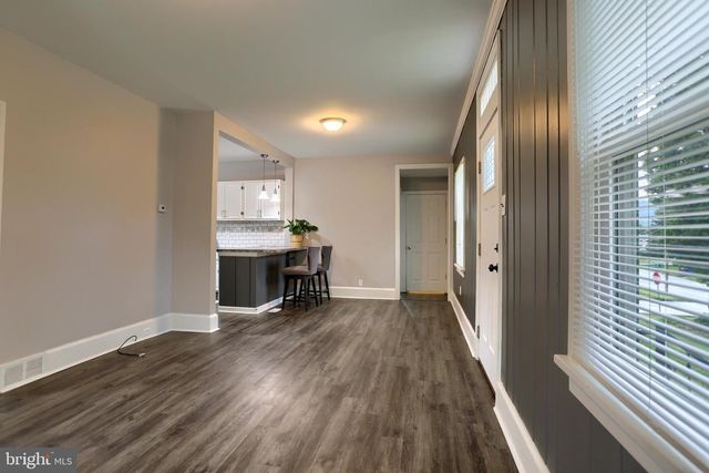 317 GREENAWALT LN, Harrisburg, PA 17110