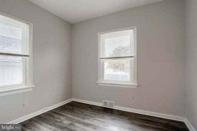 317 GREENAWALT LN, Harrisburg, PA 17110