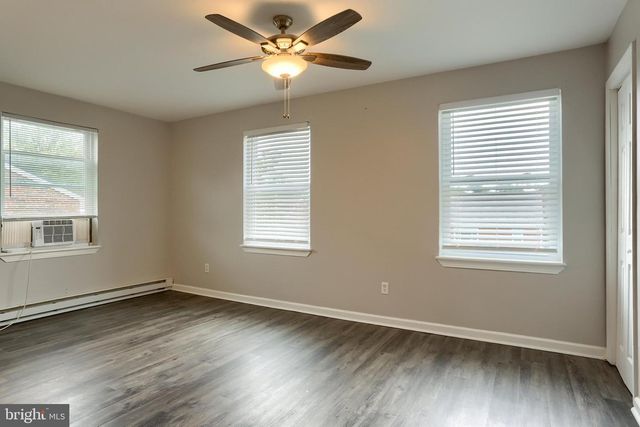 317 GREENAWALT LN, Harrisburg, PA 17110