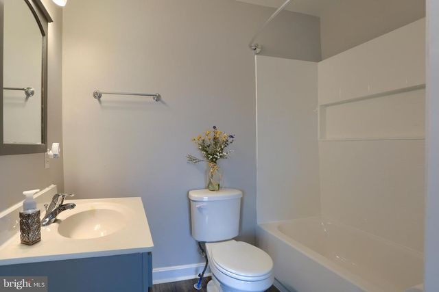 317 GREENAWALT LN, Harrisburg, PA 17110