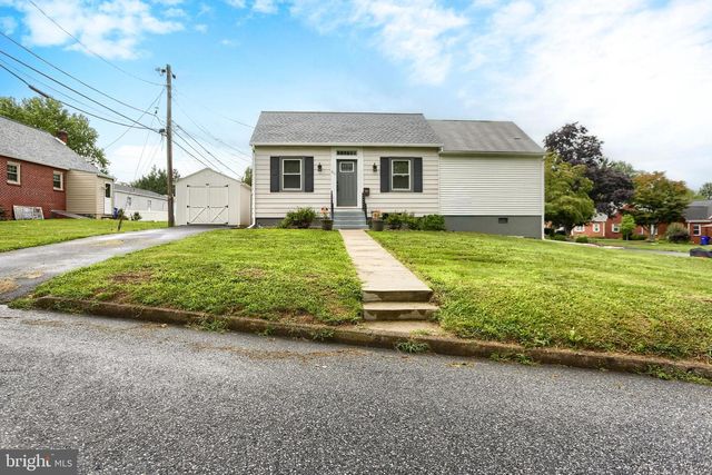 317 GREENAWALT LN, Harrisburg, PA 17110