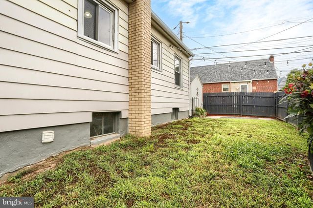 317 GREENAWALT LN, Harrisburg, PA 17110