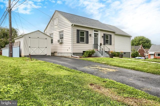 317 GREENAWALT LN, Harrisburg, PA 17110