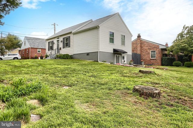 317 GREENAWALT LN, Harrisburg, PA 17110