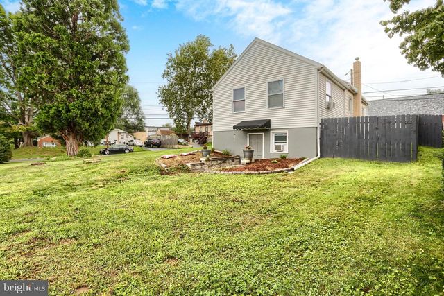 317 GREENAWALT LN, Harrisburg, PA 17110