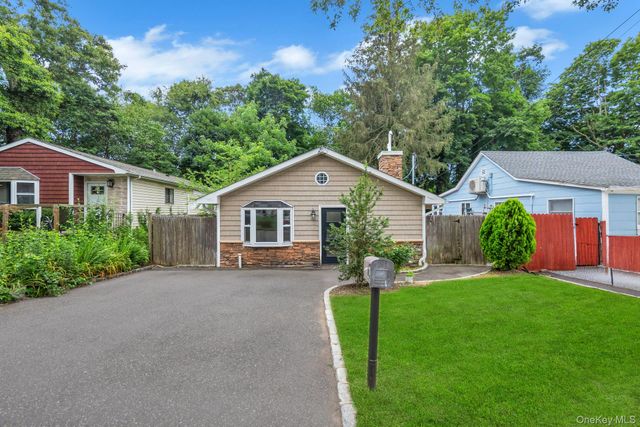 30 Harding Road, Ronkonkoma, NY 11779