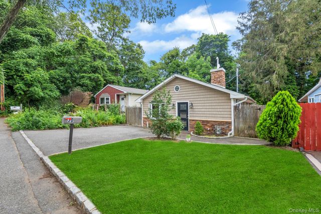 30 Harding Road, Ronkonkoma, NY 11779