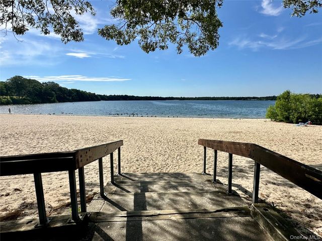 30 Harding Road, Ronkonkoma, NY 11779