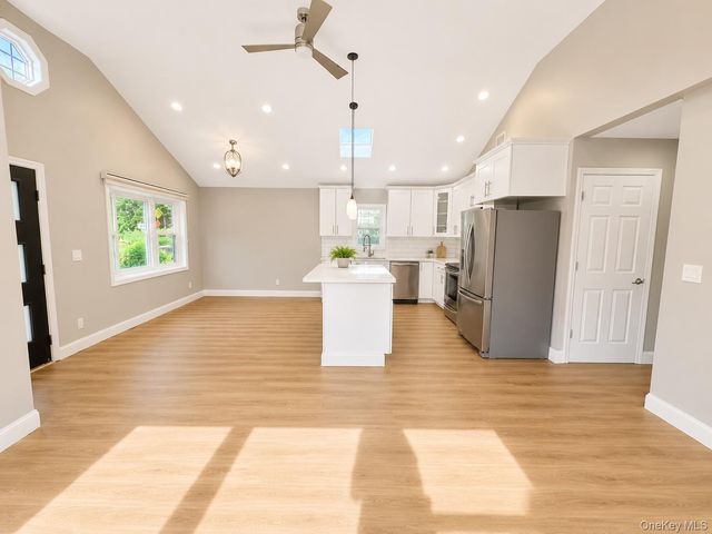 30 Harding Road, Ronkonkoma, NY 11779