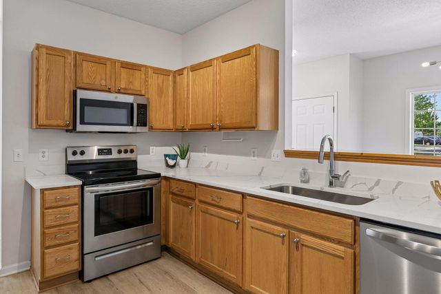 1336 Yorkshire Lane, Shakopee, MN 55379