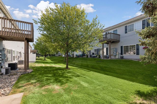 1336 Yorkshire Lane, Shakopee, MN 55379