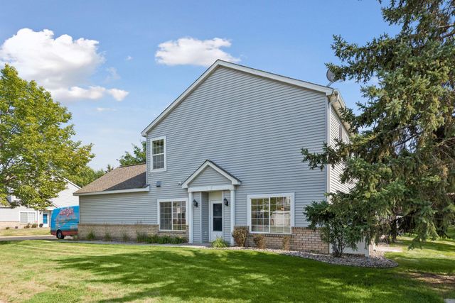 1336 Yorkshire Lane, Shakopee, MN 55379