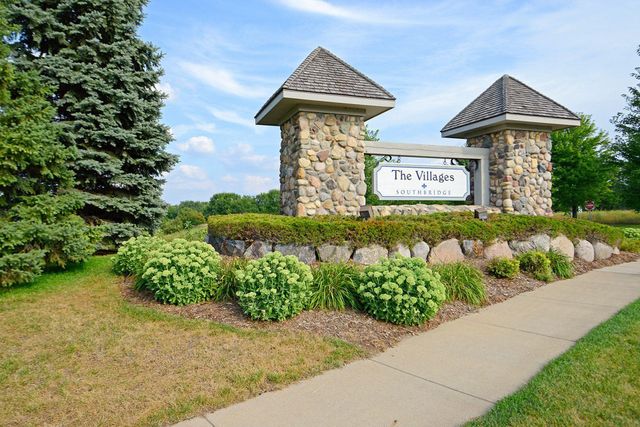 1336 Yorkshire Lane, Shakopee, MN 55379