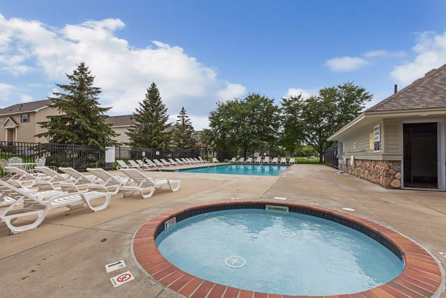 1336 Yorkshire Lane, Shakopee, MN 55379