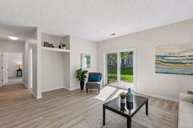 1336 Yorkshire Lane, Shakopee, MN 55379