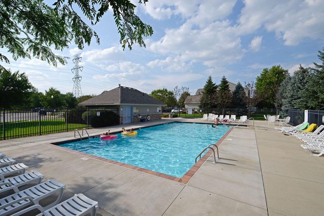 1336 Yorkshire Lane, Shakopee, MN 55379